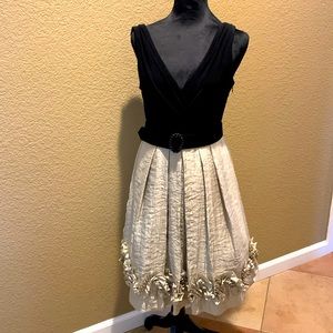 R&M Richards evening Dress black/gold. 6P